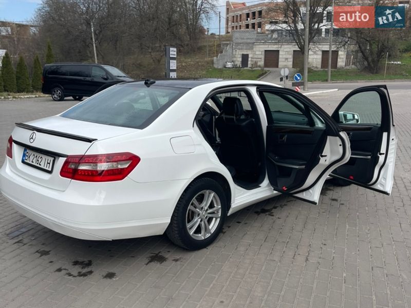 Седан Mercedes-Benz E-Class 2011 в Ровно