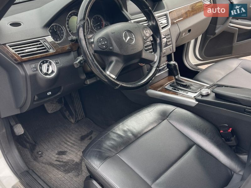 Седан Mercedes-Benz E-Class 2011 в Ровно