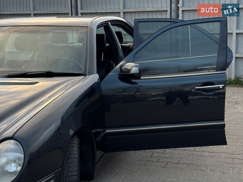 Седан Mercedes-Benz E-Class 2001 в Львове