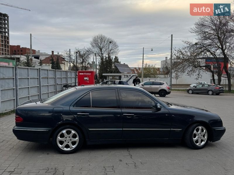 Седан Mercedes-Benz E-Class 2001 в Львове