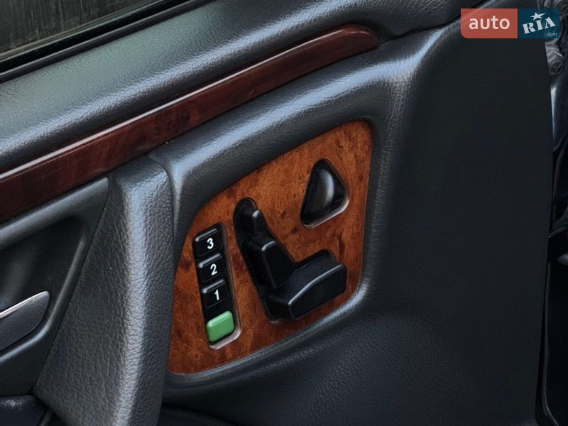 Седан Mercedes-Benz E-Class 2001 в Львове