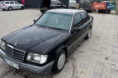 Седан Mercedes-Benz E-Class 1994 в Иршаве