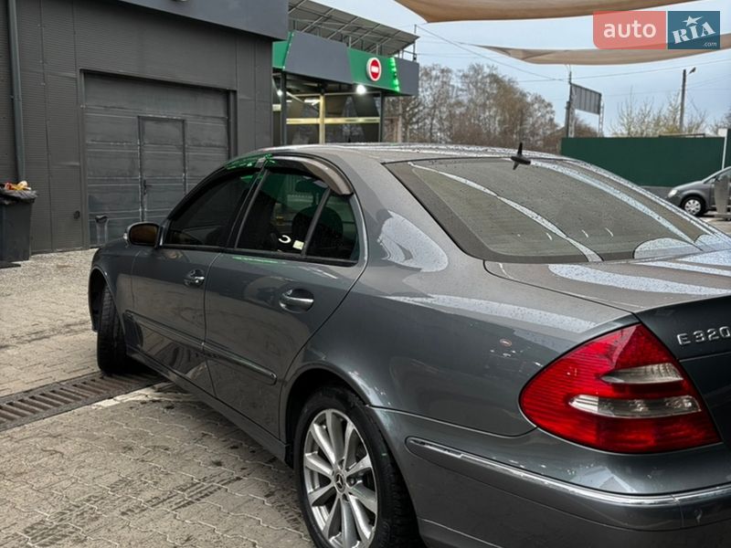 Седан Mercedes-Benz E-Class 2005 в Черновцах