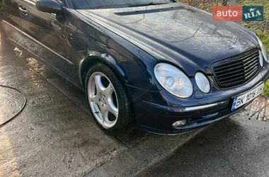 Седан Mercedes-Benz E-Class 2002 в Дубні