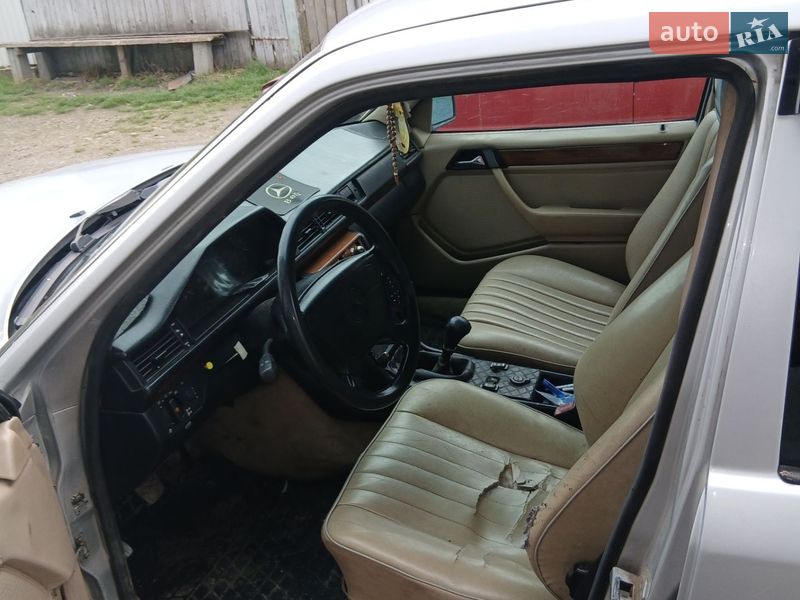 Седан Mercedes-Benz E-Class 1993 в Милиево