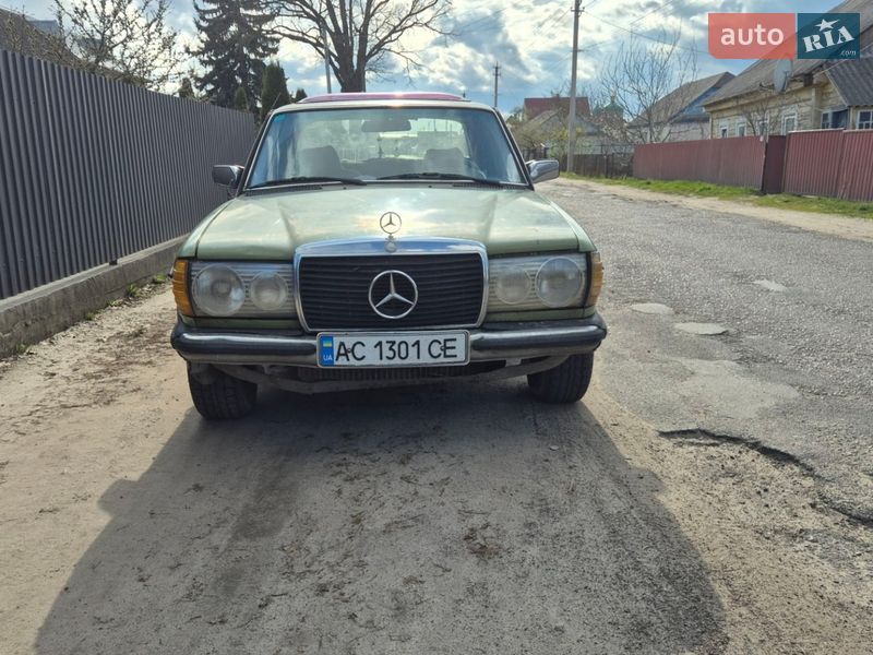 Mercedes-Benz E-Class 1981 Mercedes-Benz E-Class 1981