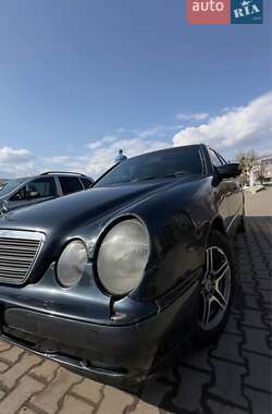Седан Mercedes-Benz E-Class 2000 в Черновцах