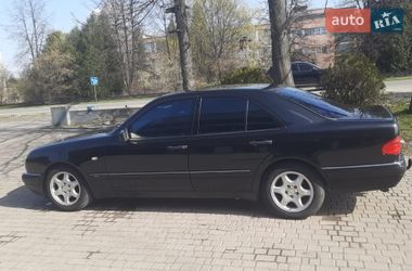 Седан Mercedes-Benz E-Class 1999 в Долине