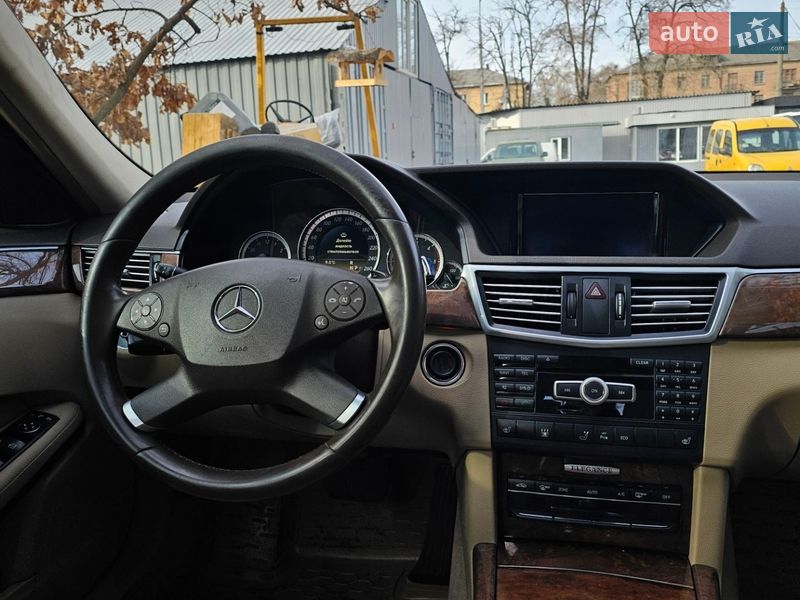 Седан Mercedes-Benz E-Class 2012 в Києві
