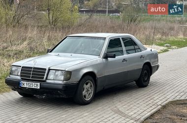 Седан Mercedes-Benz E-Class 1988 в Ровно