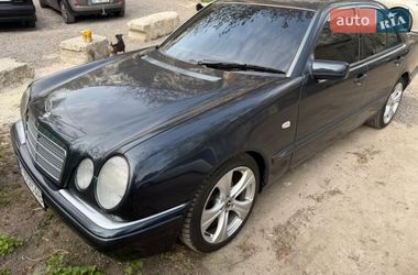 Седан Mercedes-Benz E-Class 1996 в Львове