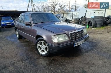 Седан Mercedes-Benz E-Class 1991 в Черкасах