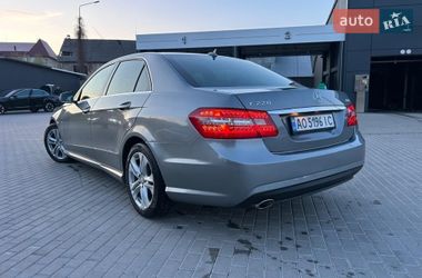Седан Mercedes-Benz E-Class 2010 в Хусте