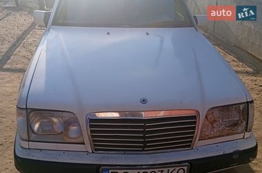 Седан Mercedes-Benz E-Class 1993 в Львове