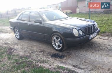 Седан Mercedes-Benz E-Class 1997 в Горохові