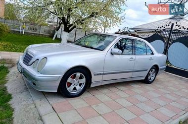 Седан Mercedes-Benz E-Class 2001 в Черновцах