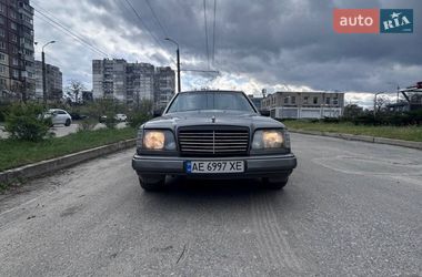 Седан Mercedes-Benz E-Class 1992 в Днепре