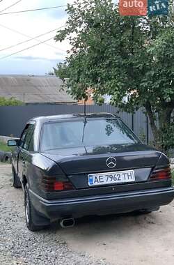 Седан Mercedes-Benz E-Class 1988 в Нікополі