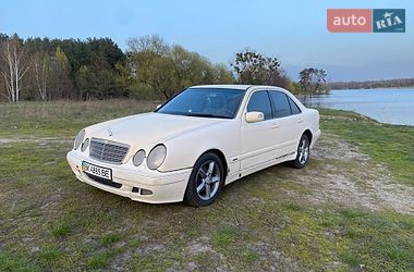 Седан Mercedes-Benz E-Class 2000 в Житомире