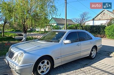 Седан Mercedes-Benz E-Class 2000 в Килии