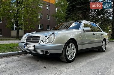 Седан Mercedes-Benz E-Class 1999 в Запорожье