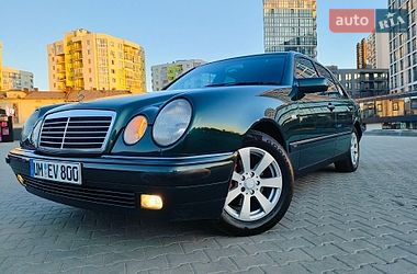 Седан Mercedes-Benz E-Class 1997 в Львове