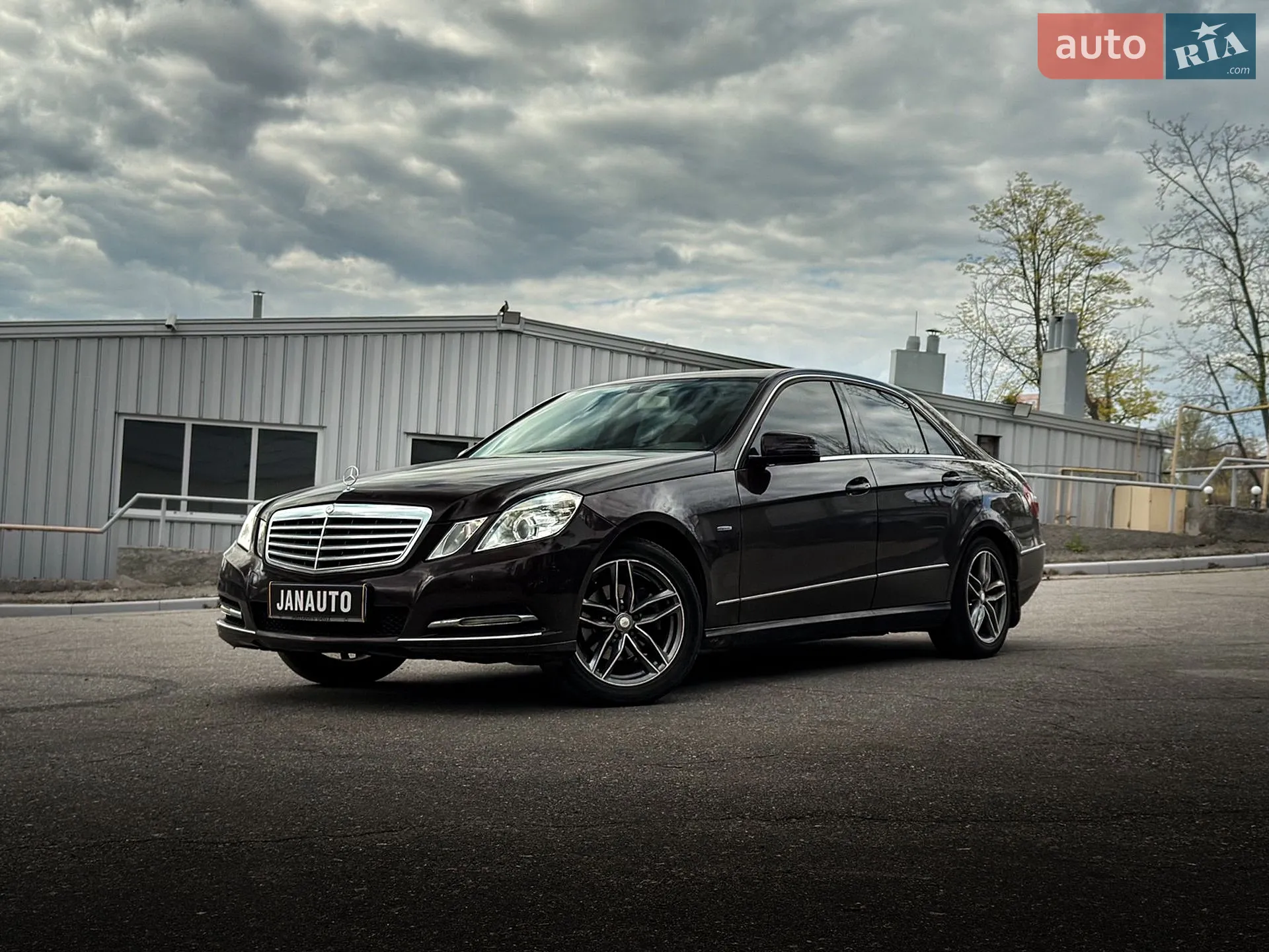 2011 Mercedes-Benz E-klasse - фото 1