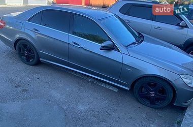Седан Mercedes-Benz E-Class 2011 в Львове