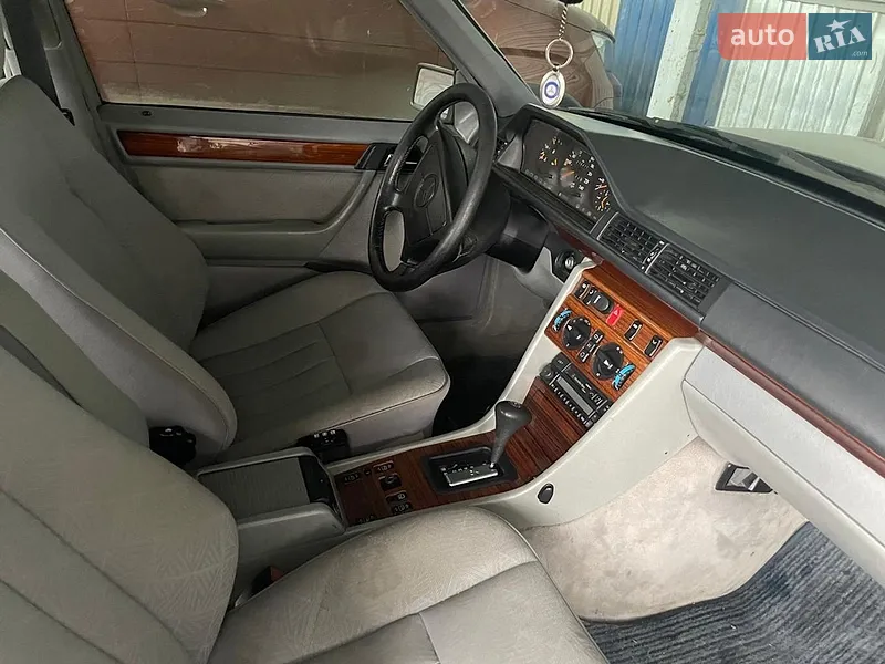 Mercedes-Benz E-Class 1995 VIN WDB1240221C238650 фото оголошення 2 з 31