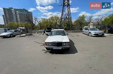 Седан Mercedes-Benz E-Class 1978 в Києві
