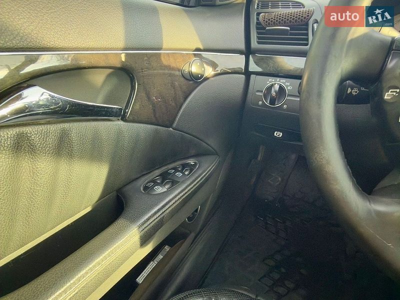 Седан Mercedes-Benz E-Class 2004 в Києві