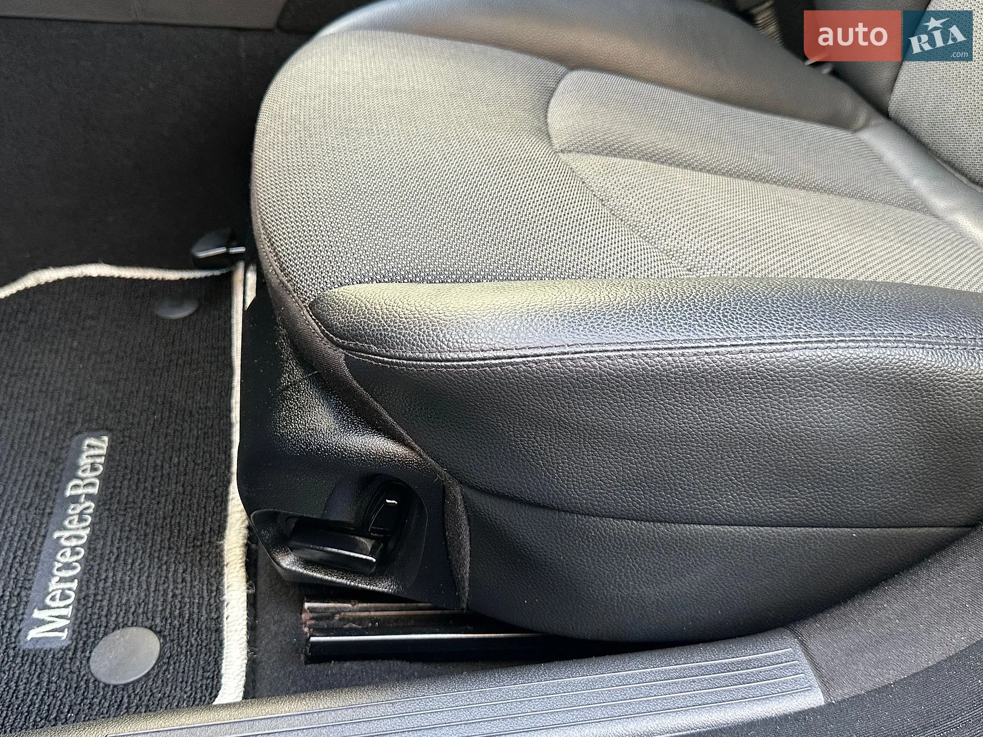 Mercedes-Benz E-Class 2009 VIN WDB2112081B442915 фото оголошення 28 з 72