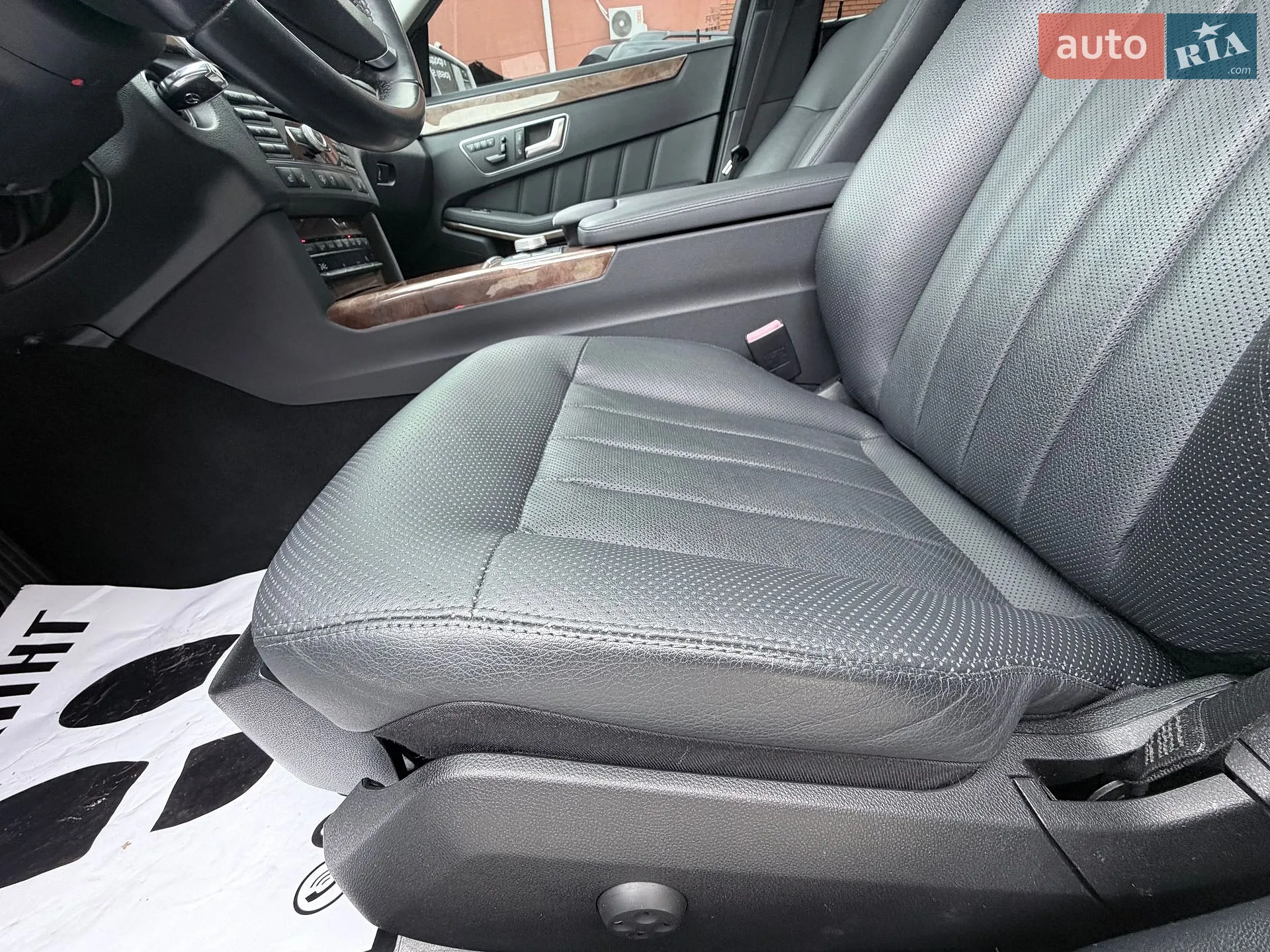2012 Mercedes-Benz E-klasse - мініатюра 31