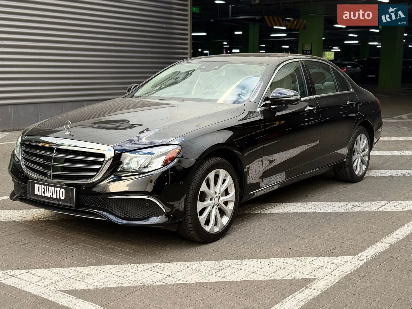 2017 Mercedes-Benz E-klasse - фото 1