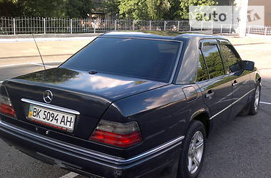 Седан Mercedes-Benz E-Class 1995 в Кропивницком