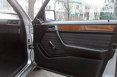 Седан Mercedes-Benz E-Class 1992 в Львові