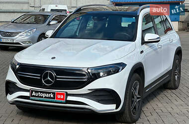 Позашляховик / Кросовер Mercedes-Benz EQB 2021 в 