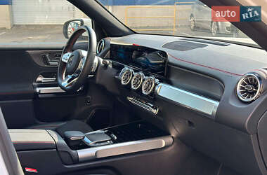 Позашляховик / Кросовер Mercedes-Benz EQB 2021 в 