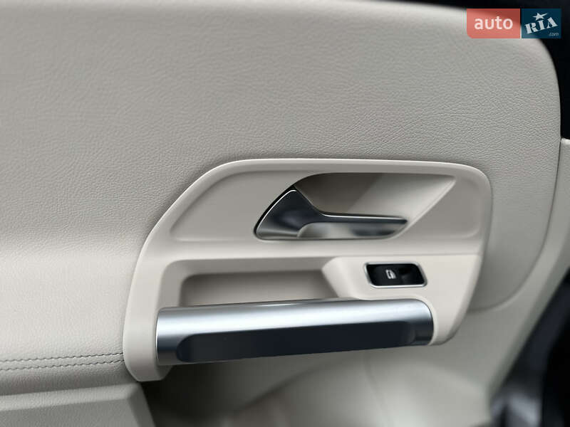 Внедорожник / Кроссовер Mercedes-Benz EQB 2023 в Киеве