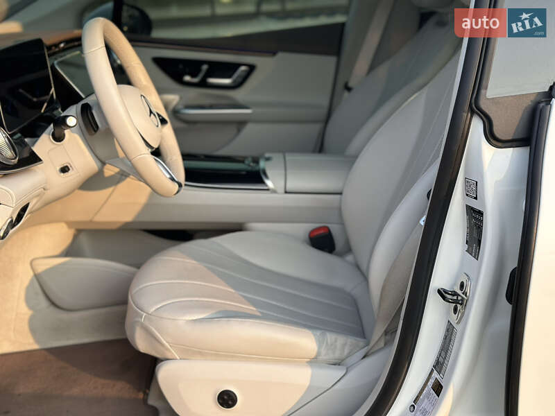 Седан Mercedes-Benz EQE 2022 в Ровно