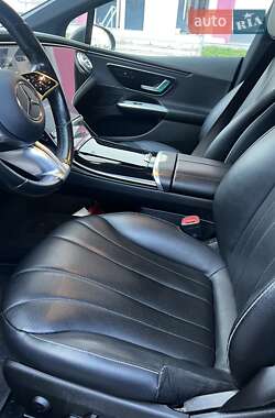 Седан Mercedes-Benz EQE 2022 в 