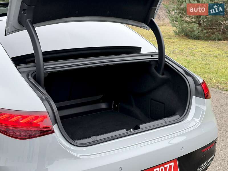 Седан Mercedes-Benz EQE 2022 в Киеве