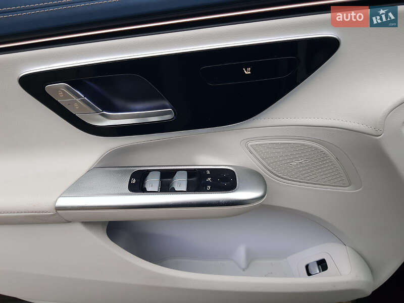 Седан Mercedes-Benz EQE 2023 в Львове