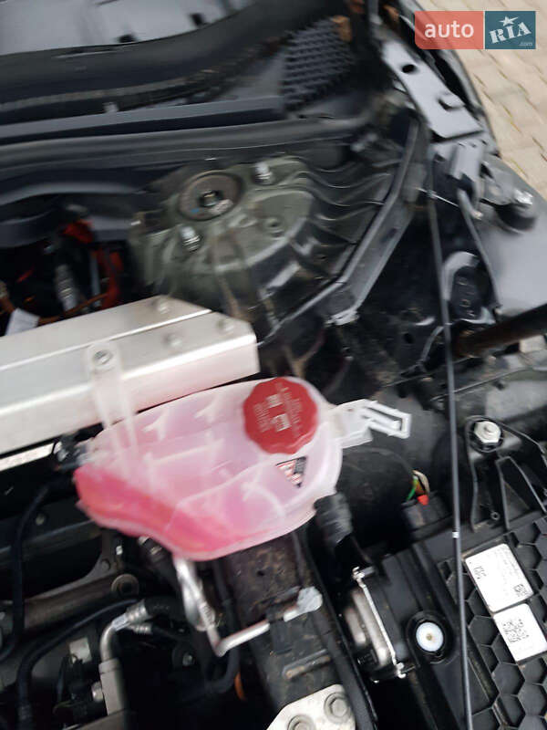 Седан Mercedes-Benz EQE 2023 в Львове