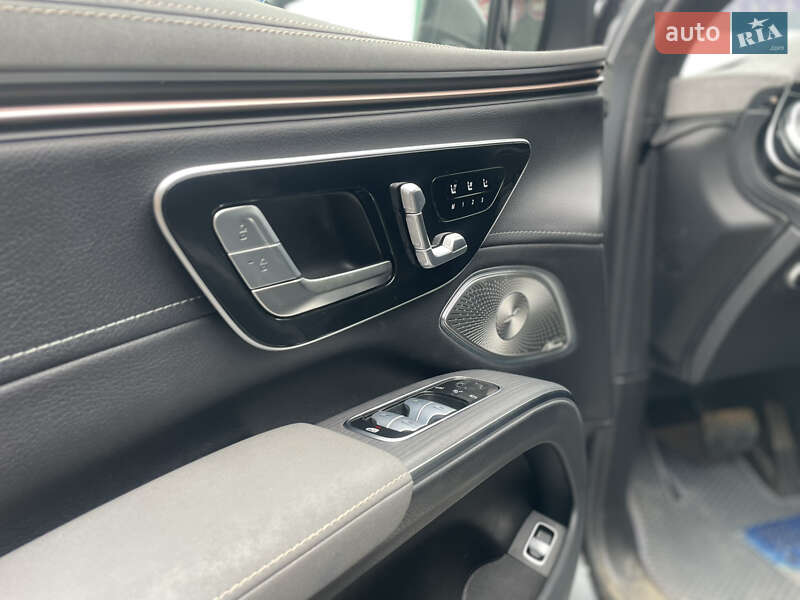 Седан Mercedes-Benz EQS SUV 2023 в Черновцах