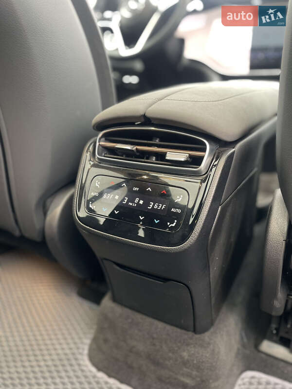 Седан Mercedes-Benz EQS SUV 2023 в Черновцах