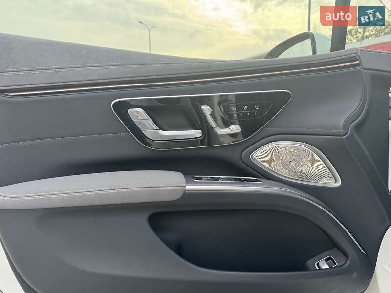 Седан Mercedes-Benz EQS 2022 в Киеве