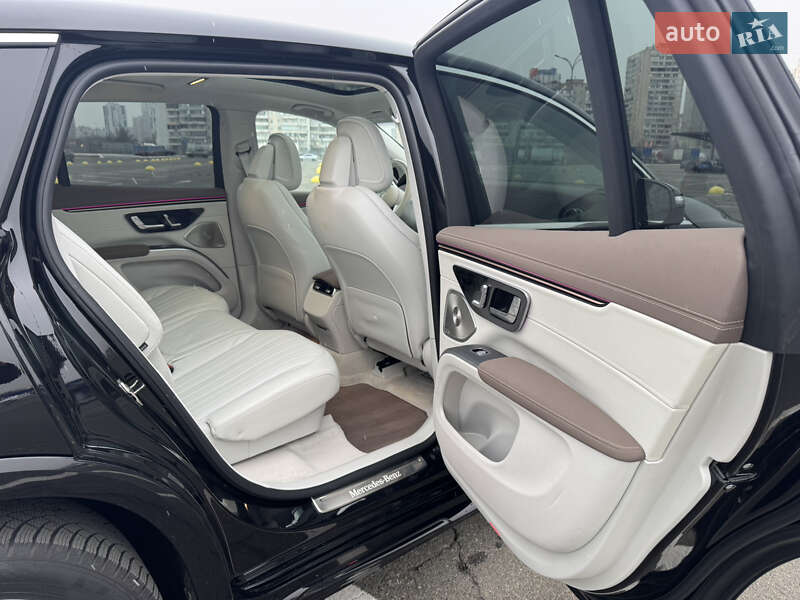 Седан Mercedes-Benz EQS 2022 в Киеве