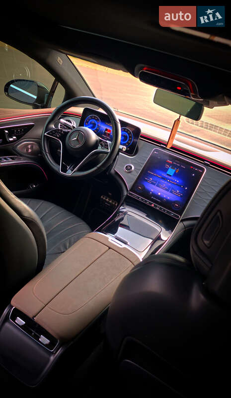 Седан Mercedes-Benz EQS 2022 в Коростене