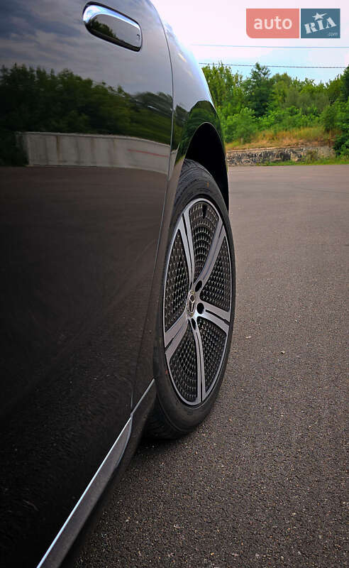 Седан Mercedes-Benz EQS 2022 в Коростене